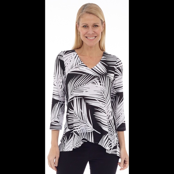 🌟DKR 3/4 Sleeve V-Neck Top - Picture 1 of 7